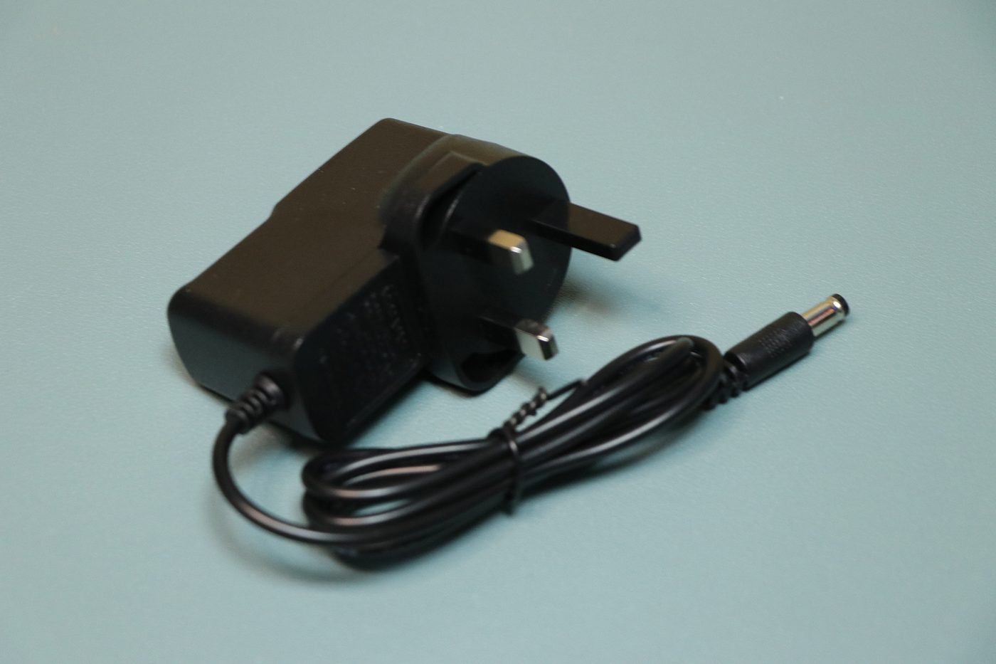 Dream TV Lite 開箱：香港三腳 5V 2A 火牛