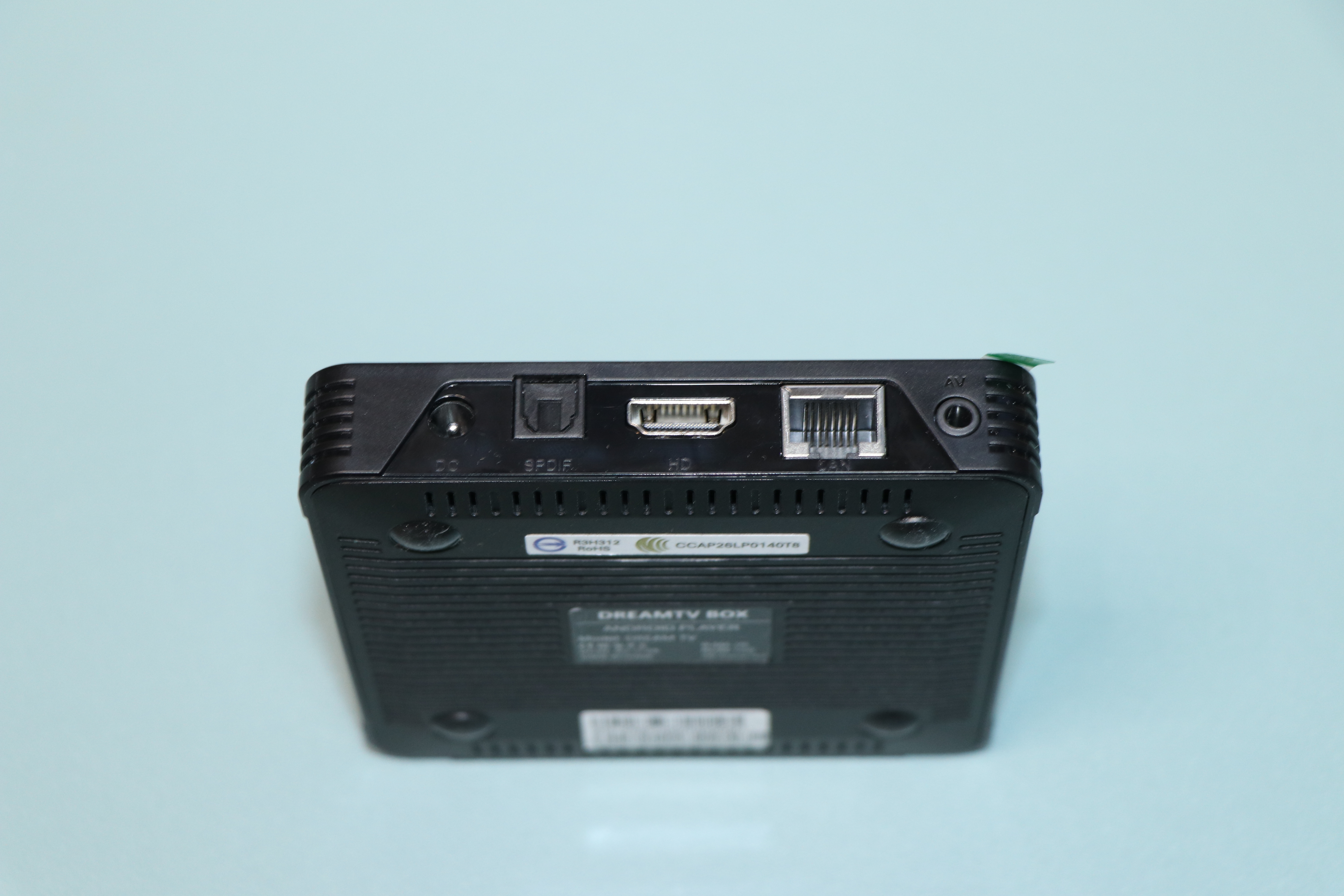 夢想盒子標準版 DreamTV S 開箱：背面電源、光纖、HDMI、網絡及 AV 接口